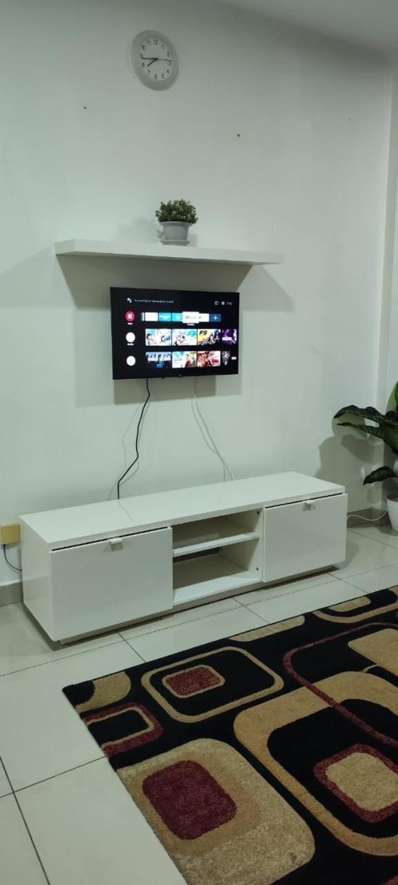 Putra 1 Pool Homestay Bandar Seri Putra Kampong Sungai Buah Ngoại thất bức ảnh