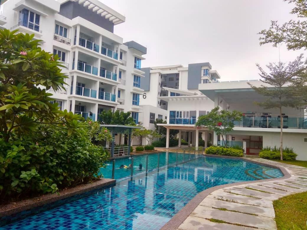 Putra 1 Pool Homestay Bandar Seri Putra Kampong Sungai Buah Ngoại thất bức ảnh